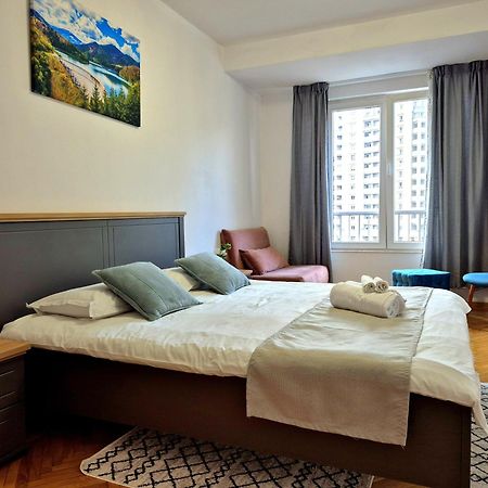 Traditional Romanian Apartments Bucharest Luaran gambar