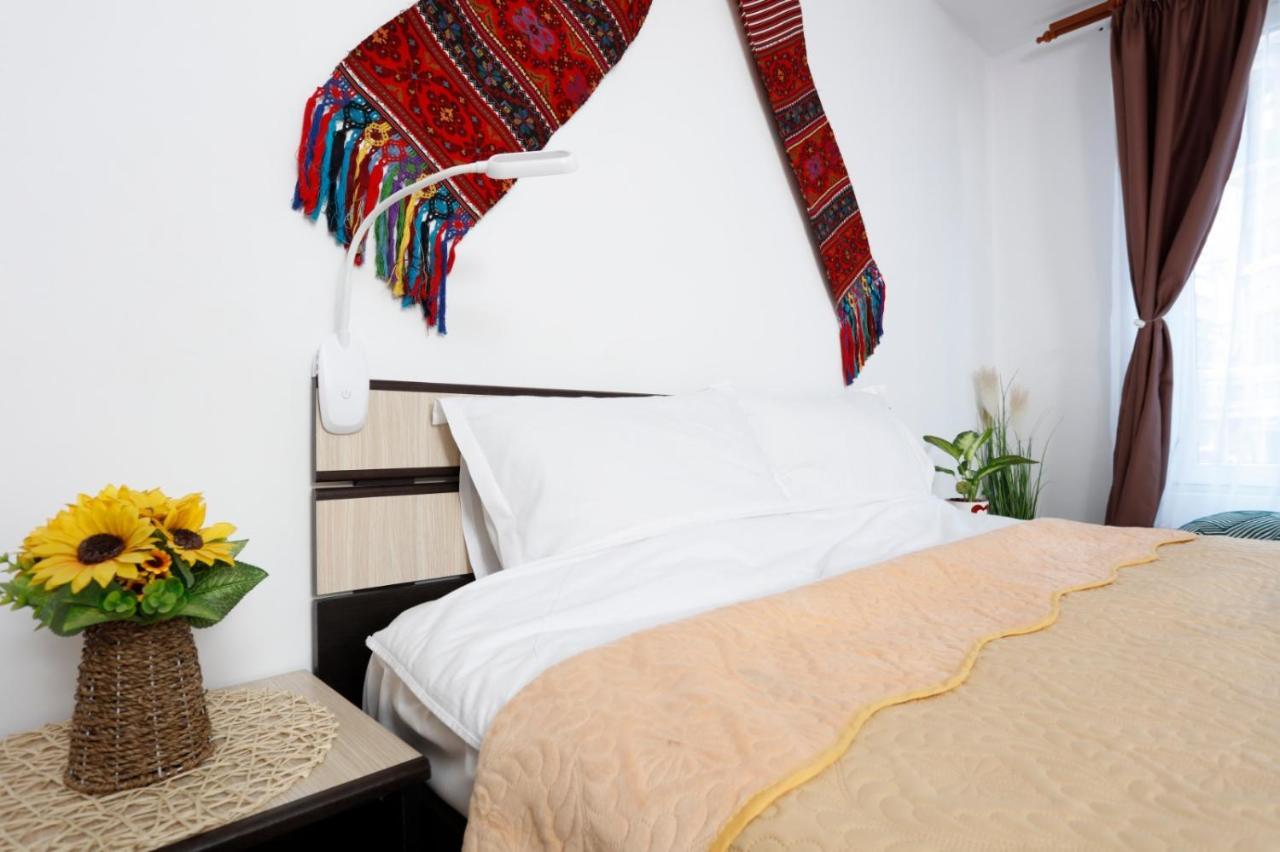 Traditional Romanian Apartments Bucharest Luaran gambar