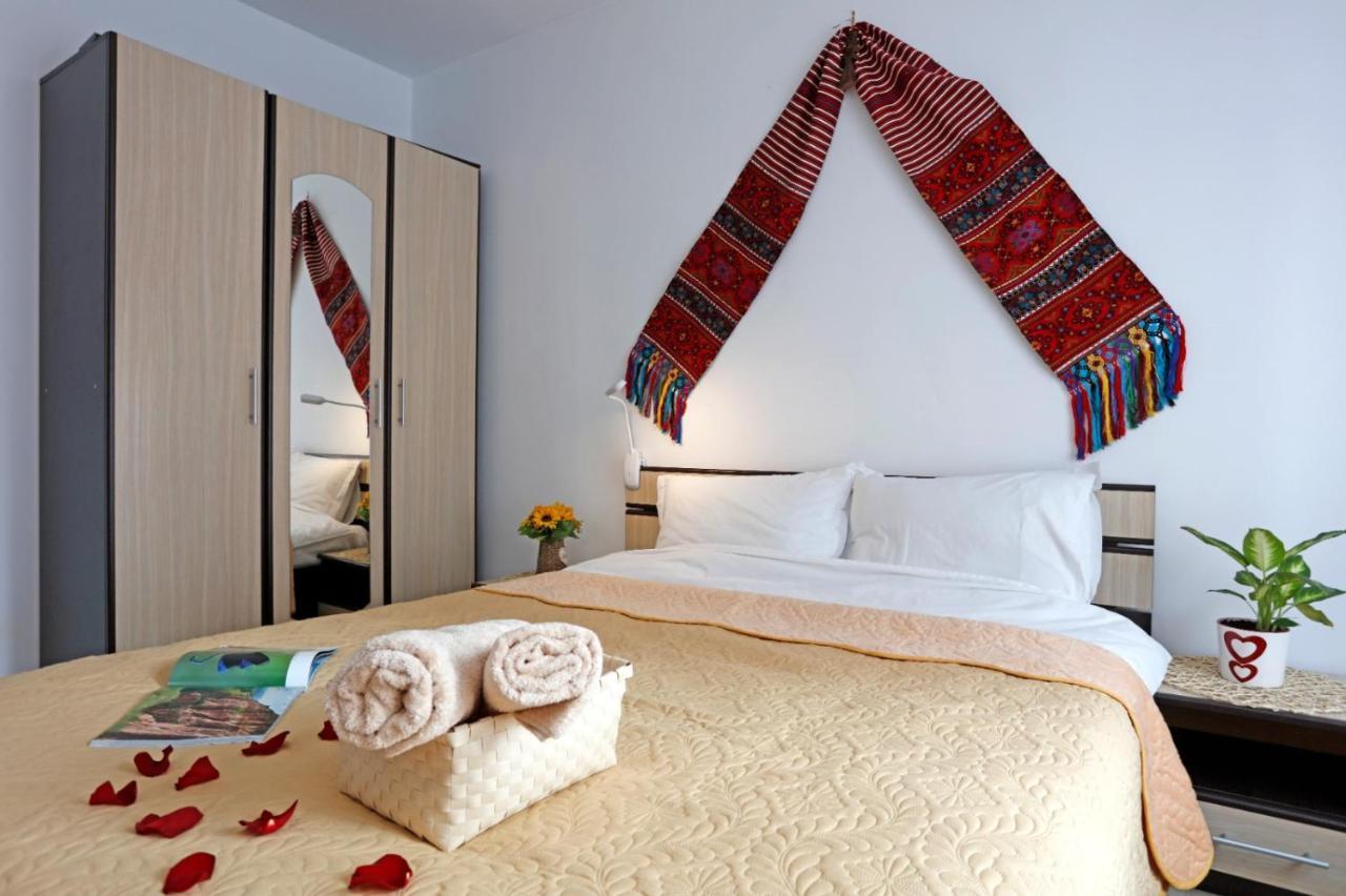 Traditional Romanian Apartments Bucharest Luaran gambar
