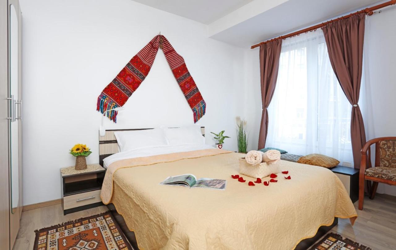 Traditional Romanian Apartments Bucharest Luaran gambar