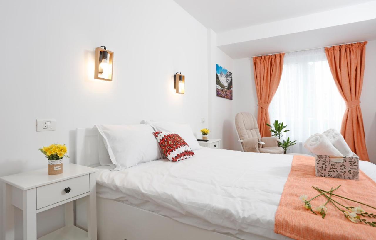Traditional Romanian Apartments Bucharest Luaran gambar