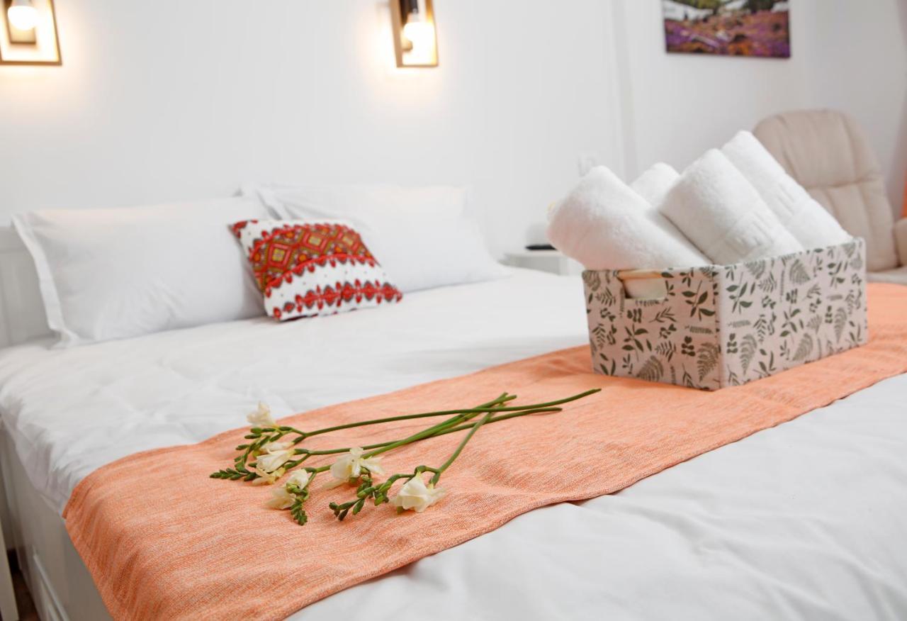 Traditional Romanian Apartments Bucharest Luaran gambar