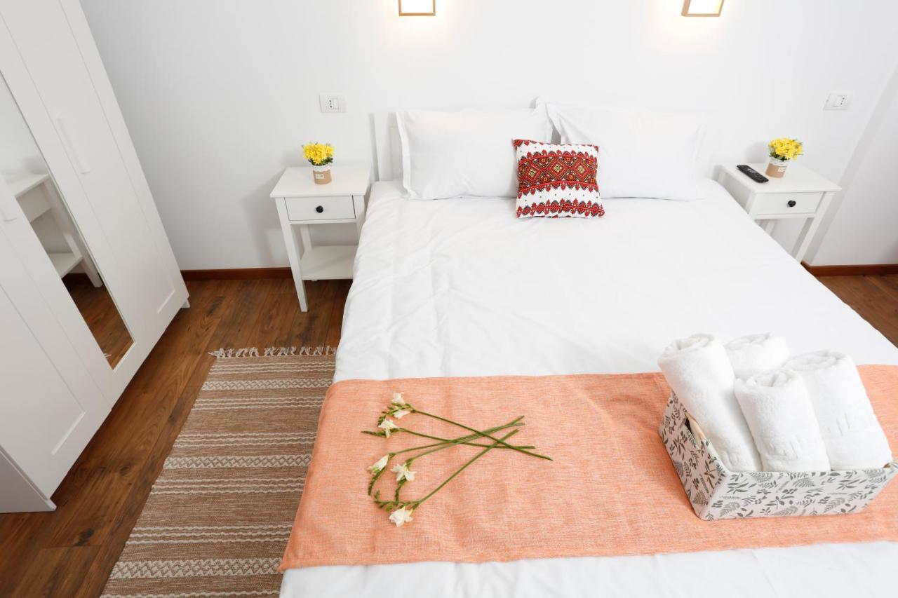 Traditional Romanian Apartments Bucharest Luaran gambar