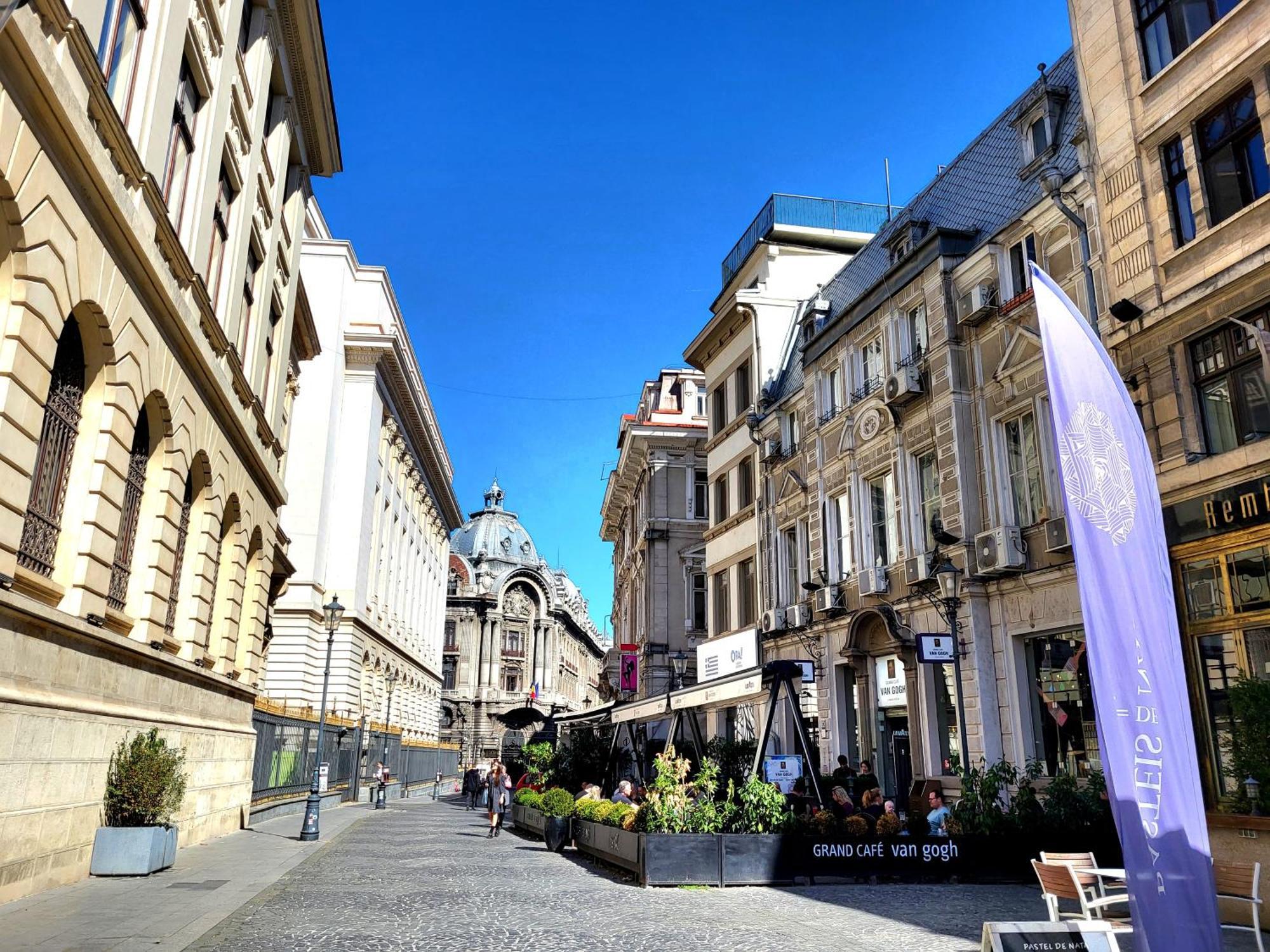 Traditional Romanian Apartments Bucharest Bilik gambar