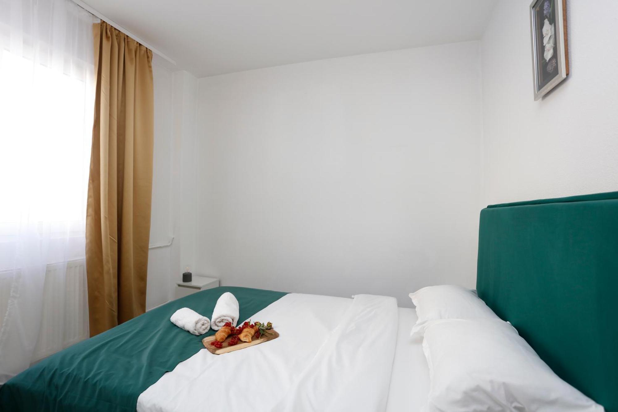 Traditional Romanian Apartments Bucharest Luaran gambar